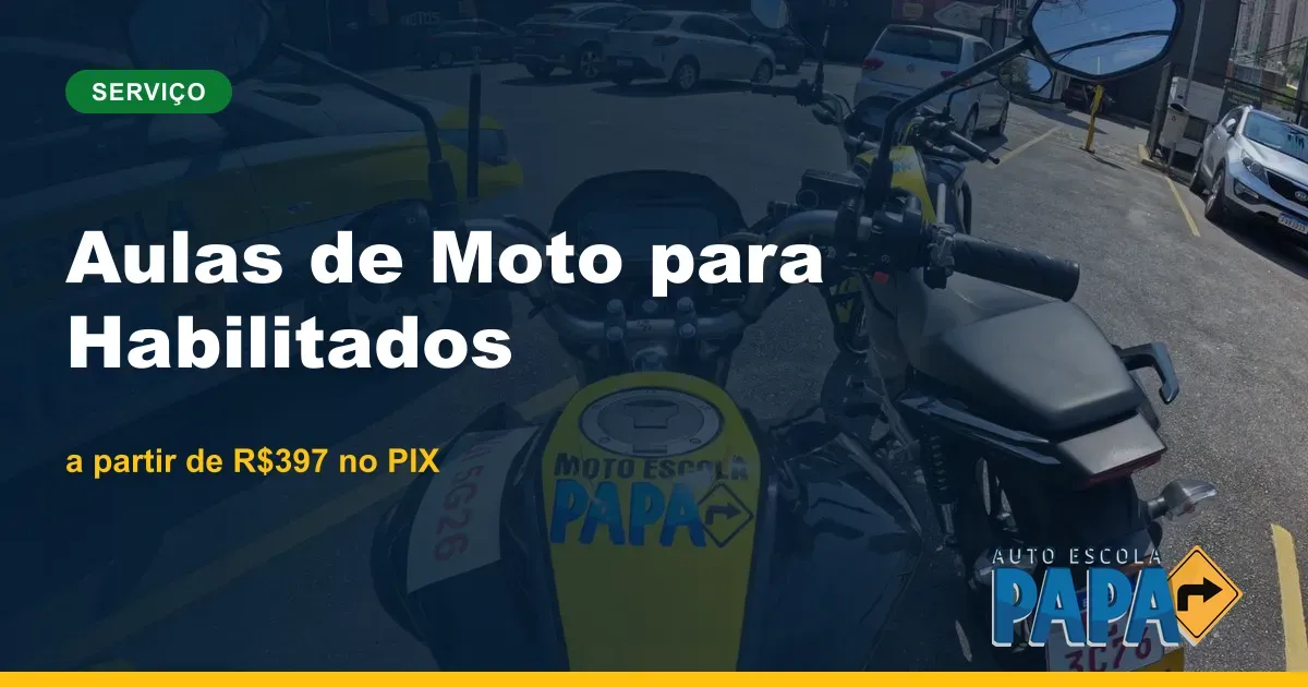Moto da Auto Escola PAPA vista do ponto de vista do piloto
