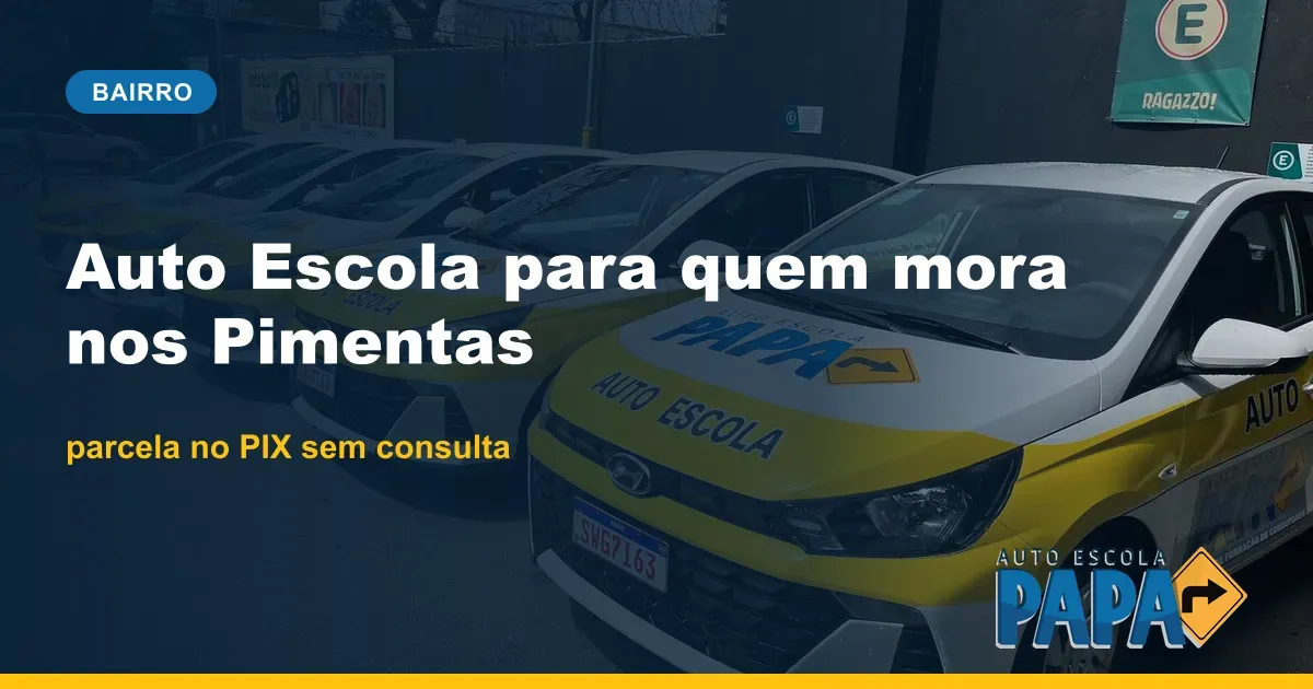 Vista aérea da frota de carros e motos da Auto Escola PAPA