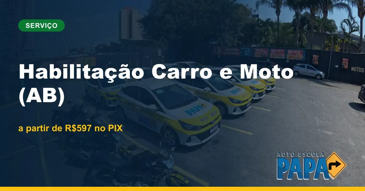Carros HB20 0km e motos da Auto Escola PAPA estacionados no pátio