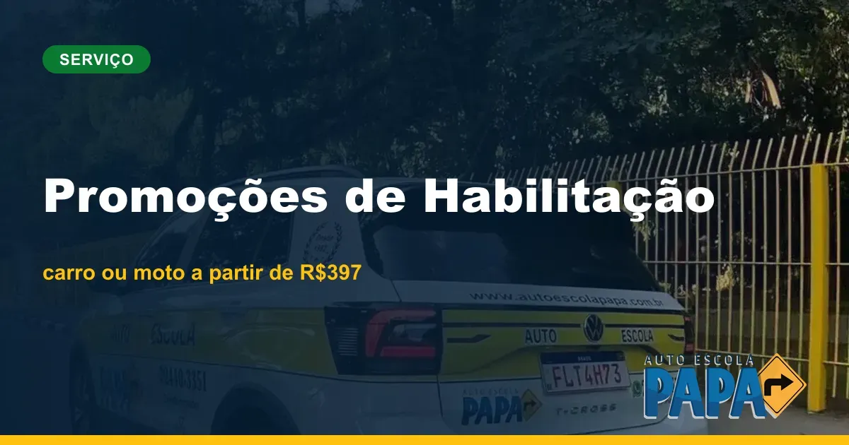 Carros HB20 e motos da Auto Escola PAPA no pátio de aulas